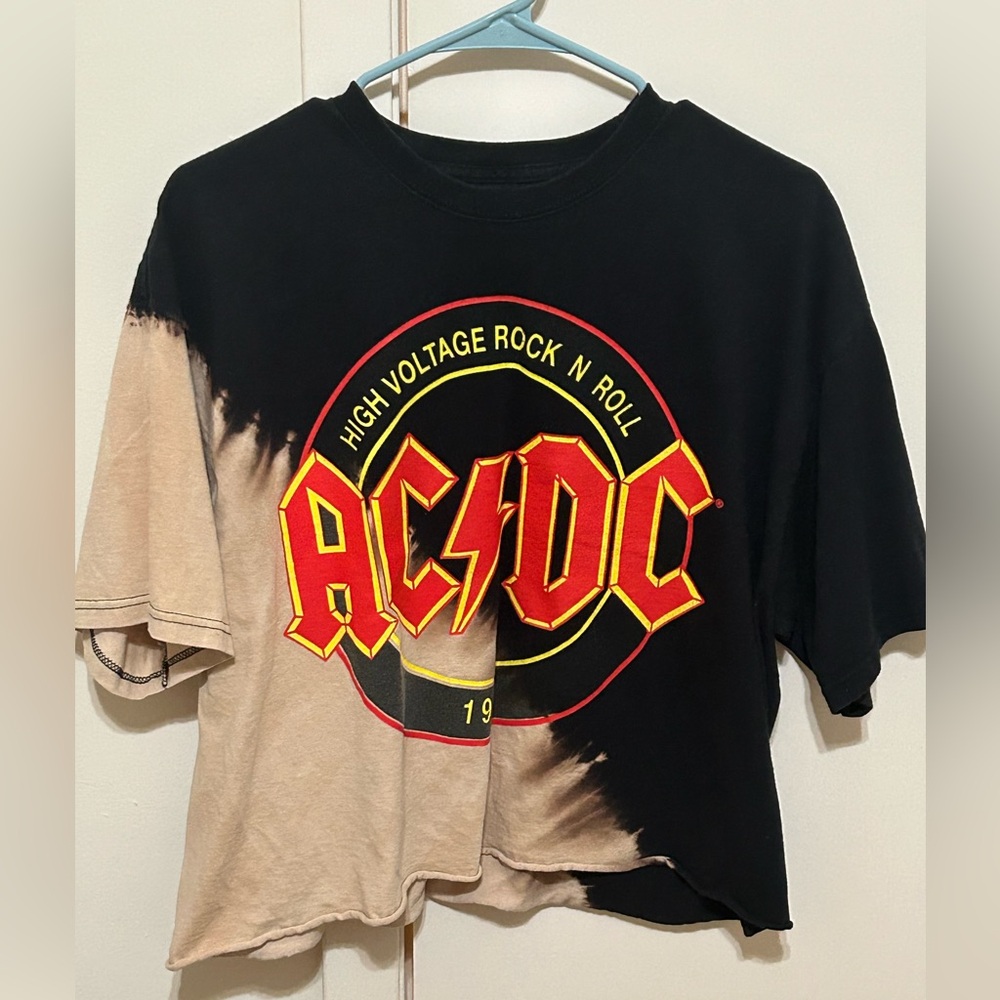 ⚡️ 2/$15 cropped AC/DC tee